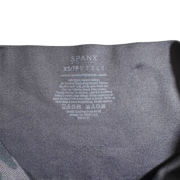 NEW Spanx Women's Camouflage Cropped Capri Leggings Size XS NWOT - Picture 6 of 6